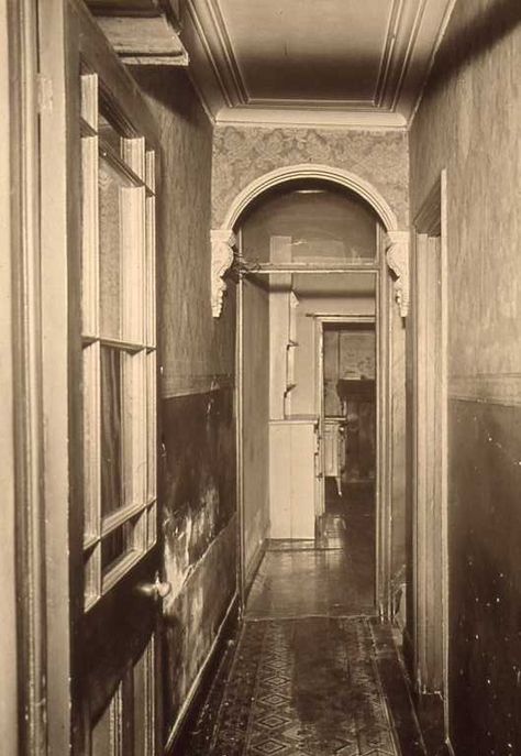 Victorian architecture Victorian Row House Interior, Creepy Victorian House Interior, Old Hallway, Peppers Ghost, Brighton Apartment, Haunted Hallway, Edwardian Hallway, Old Mansions Interior, Victorian Stairs