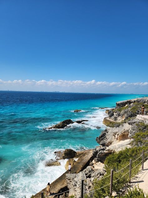 Desde punta sur en Isla Mujeres, México Llegas desde cancún por ferry Bucket Lists, Cancun Mexico, Quintana Roo, Insta Inspo, Beach Vibes, Beach Vibe, Cancun, Bucket List, Travel