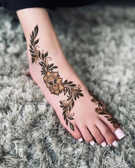 Arabian Henna Designs, Simple Feet Henna, Henna Foot Designs, Simple Foot Henna, Henna Tattoo Foot, Leg Henna Designs, Cute Henna Tattoos, Tattoo For Boyfriend, Leg Henna