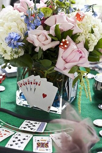 Casino Centerpieces, Vegas Style Wedding, Poker Wedding, Vegas Themed Wedding, Las Vegas Style, Casino Wedding, Las Vegas Party, Party Food Themes, Vegas Theme