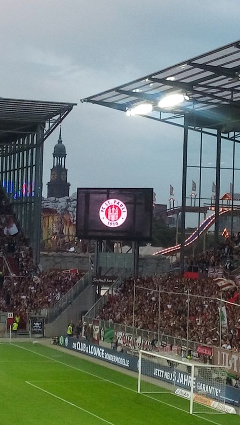 St Pauli Girl, Fc St Pauli, St Pauli, Second Love, Walk Alone, Friends Aesthetic, Football Teams, Walking Alone, The Terrace