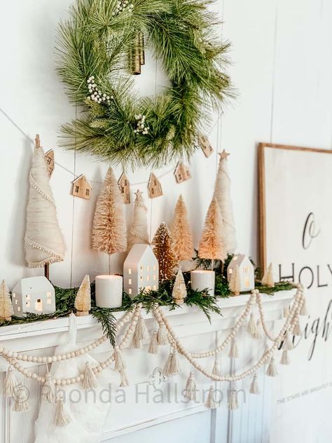 Garland Christmas Diy, Diy Wood Bead Garland, Wood Garland, Diy Tassel Garland, Wood Beads Diy, Diy Christmas Garland, Natural Christmas Decor, Garland Diy, Neutral Christmas Decor