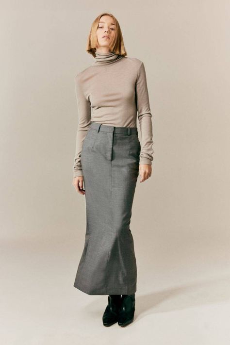 Gwyneth Paltrow Just Wore a Maxi Skirt and Skin Top Combo | Who What Wear UK Grey Maxi Skirt Outfit, Gwyneth Paltrow Style, Grey Maxi Skirt, Maxi Skirt Outfit, Grey Maxi Skirts, Sleeveless Turtleneck Top, Maxi Pencil Skirt, Thick Tights, Tailored Skirt