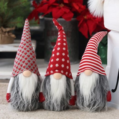 Sock Gnomes Diy, Christmas Decor Natural, Smells Of Christmas, Make Gnomes, Snowman Gnome, Gallon Mason Jars, Diy Easter Eggs, Cottagecore Christmas, Pine Resin