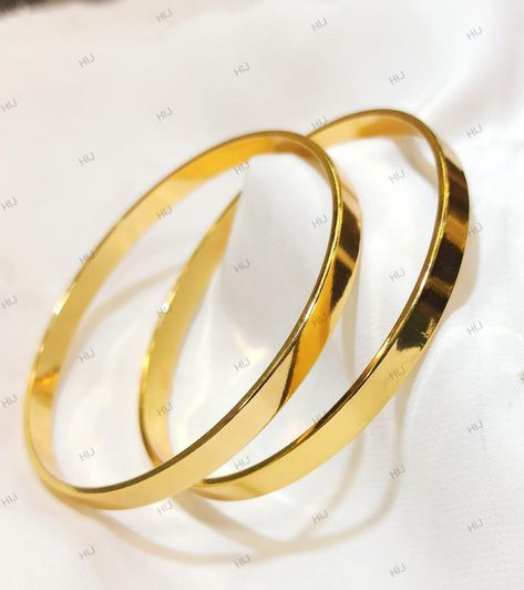 Most trending Bangles available in golden and silver pair Rs 999 only #jewelsbyfatimakhan Fancy Gold Bangles Design, Simple Bangle Designs Gold, Golden Bangles Design, Trending Bangles, Golden Bangles, Gold Bracelet Simple, Simple Jewellery, Swami Samarth, Gold Earrings Models