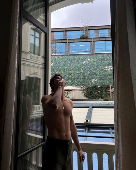 Shawn Mendes Updates (@shawnmendesbaeupdates) • Instagram photos and videos Good Morning Paris, Shawn Mendes Girlfriend, Hot Shawn Mendes, Shawn Mendes Shirtless, Shawn Mendes Concert, Shawn Mendes Wallpaper, Canadian Boys, Canadian Men, March 1