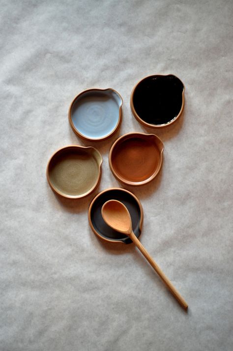 Umber Color, Spoon Rest Ceramic, Fun Beauty Products, Pottery Spoon Rest, Handmade Pottery Bowls, Pottery Inspo, Ceramic Spoon Rest, Spoon Rests, Ceramic Techniques