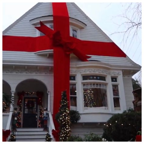 Victorian house, decor, christmas, holiday, outside, bow, classic, decorating, outdoor Red Christmas Bows Outside, Outdoor Christmas Bows, Lauren Nicholsen, Porch Bathroom, Red Christmas Bow, Bathroom Outside, Giant Bow, Tis The Season To Be Jolly, Victorian Houses