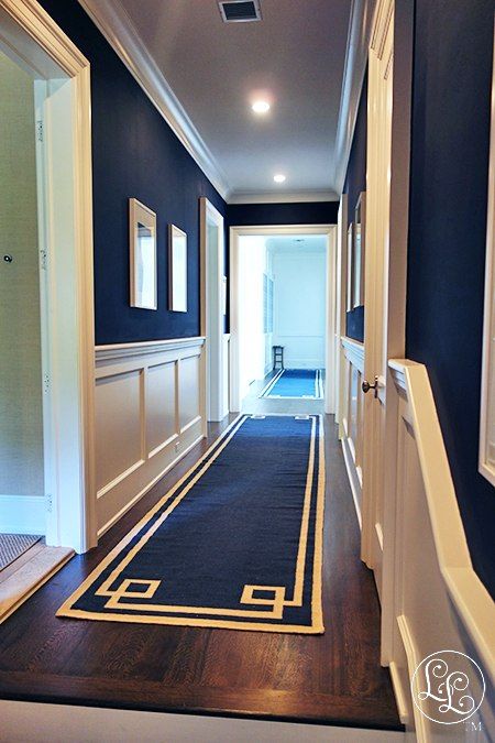 What's Read, White & Navy? Wainscoting Office, Wainscoting Diy, Bedroom Wainscoting, Craftsman Wainscoting, Bathroom Wainscoting, Wainscoting Staircase, Wainscoting Height, Stairs Colours, Black Wainscoting