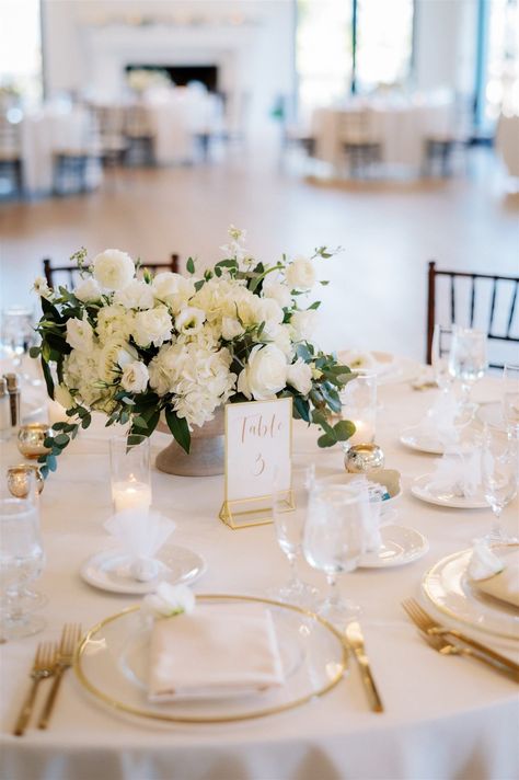 Romantic white wedding table setting with a white floral centerpiece, chiavari chairs and gold flatware. White And Gold Wedding, Wedding Centerpiece Ideas, Sun Photography, Wedding Table Decorations, Mod Wedding, Romantic Garden, Wedding Tables, Wedding Table Settings, Country Club Wedding