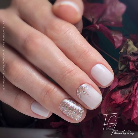 New Years Nails Simple Classy, Nye Nails Natural, Christmas Wedding Nails Bridesmaid, New Years Nails Squoval, Neutral Christmas Nails Dip, January Shellac Nails, New Years Nails Dip Powder Short, Short New Years Nails Gel, Bubble Bath Nails With Glitter