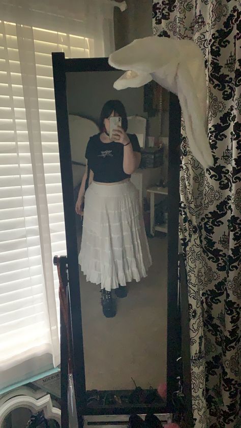 Long White Skirt Outfit Plus Size, Fat Aesthetic Outfit, Long Skirt Outfits Plus Size, Plus Size Aesthetic Outfits, Plus Size Grunge, Long Skirt Outfits, Cool Fits, Alternative Outfits, Curvy Outfits