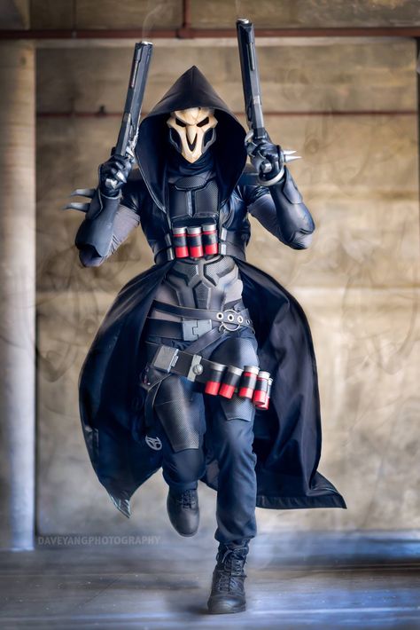 Reaper from Overwatch by Henchmen Props and Cosplay. Amazing. Reaper Cosplay, Overwatch Costume, Reaper Overwatch, Overwatch Reaper, Overwatch Cosplay, Video Game Cosplay, Black Halloween Dress, Epic Cosplay, Male Cosplay