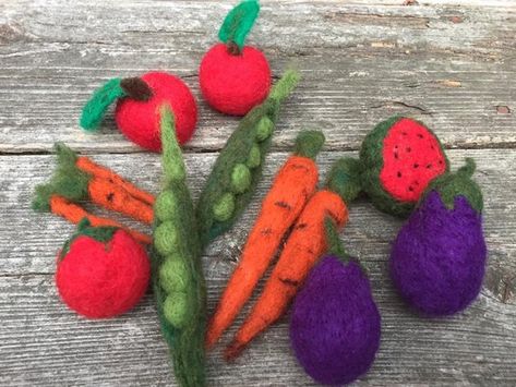 Cornucopia Basket, Felt Fruit, Cup Gift Set, Vegetable Pictures, Fruit Picture, Imaginary Play, Eco Friendly Toys, Wool Projects, Waldorf Toys