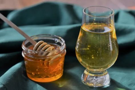 Small Batch Mead Recipe, Mead Making For Beginners, Mead Recipe 1 Gallon, Small Batch Mead, Honey Mead, Mead Wine, Wine Making Recipes, How To Make Mead, Alcohol Infusion