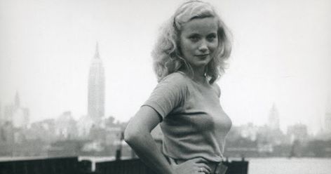 Born in 1924 in Newark, New Jersey, American actress and producer Eva Marie Saint attended Bethlehem Central High School in Delmar, New York... Hollywood Glamour Dress, Eva Marie Saint, Davidson College, School Spirit Wear, Eva Marie, Tie Waist Dress, Old Hollywood Glamour, Hollywood Glamour, Vintage Style Outfits