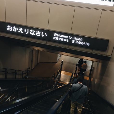 Airport Aesthetic, Dark Paradise, Japan Aesthetic, Aesthetic Japan, City Vibe, Night Vibes, Japanese Aesthetic, Night City, Night Aesthetic