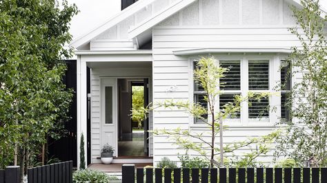 Heartly Salons Cottage, Scandinavian Exterior, Weatherboard House, Black Fence, Interior Design Minimalist, Yard Fence, Front Yard Fence, Living Modern, Backyard Fences