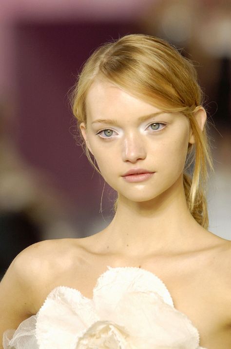 gemma ward, chanel runway makeup Gemma Ward, Blonde Hair, A Woman, Blonde, Makeup, Hair, White, Make Up