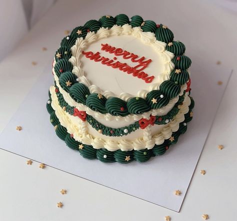 Christmas Birthday Cake, Christmas Cakes Easy, Christmas Themed Cake, Christmas Cake Designs, Xmas Cake, Winter Cake, Cute Birthday Cakes, Merry Christmas Everyone, Christmas Cupcakes