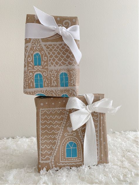 Gingerbread House Wrapping Paper, Paperbag Gingerbread House, Paper Frogs, Bread Wrapping, Gingerbread House Patterns, Wishlist 2022, Gift Box Ideas, Wrap Presents, Gingerbread Gifts