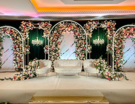 Walima Stage Decor, Red Gold Wedding Decorations, Walima Stage, Sophisticated Wedding Decor, Engagement Backdrop, Indian Wedding Stage, Engagement Stage Decoration, Elegant Backdrop, Pink Wedding Decorations