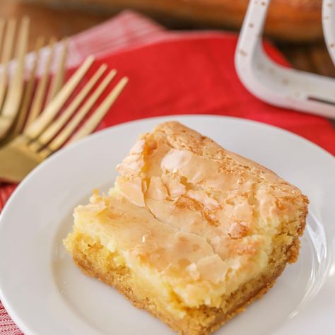 Gooey Butter Cake {+VIDEO} | Lil' Luna Chess Bars, Ooey Gooey Butter Cake, Gooey Butter Cake, Butter Cake Recipe, Behind The Curtain, Chocolate Butter, Delicious Cake Recipes, Paula Deen, Piece Of Cake