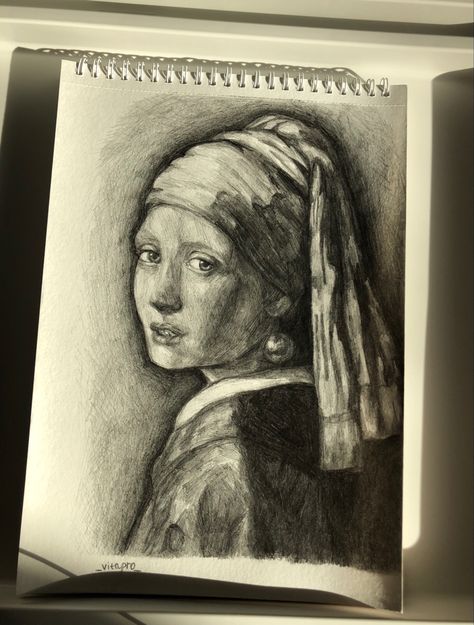 Artwork Sketches, Girl With A Pearl Earring, Sketchbook Illustration, Painting Sketch, Pearl Earring, Sketch Drawing, Drawing Artwork, Art Painting, Sketch