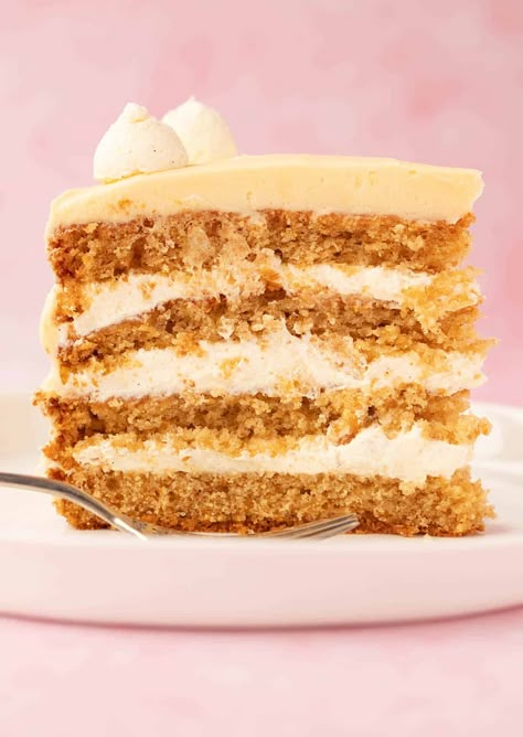 Best Honey Cake Recipe (So Moist) - Sweetest Menu Best Honey Cake Recipe, Honey Bee Cake, 3 Ingredient Butter Cookies, Cinnamon Cake Recipes, Honey Cake Recipe, Welsh Recipes, Birthday Cake Recipes, Bee Cake, Cafe Recipes