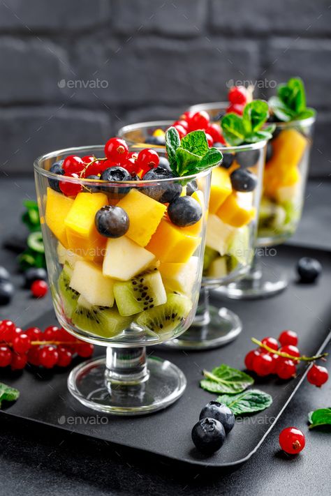 Salad Presentation, Fruits Salad, Fruit Buffet, Fruits Decoration, Fruit Platter Designs, Summer Salads With Fruit, Dessert Aux Fruits, Fresh Salad, Fruit Decorations