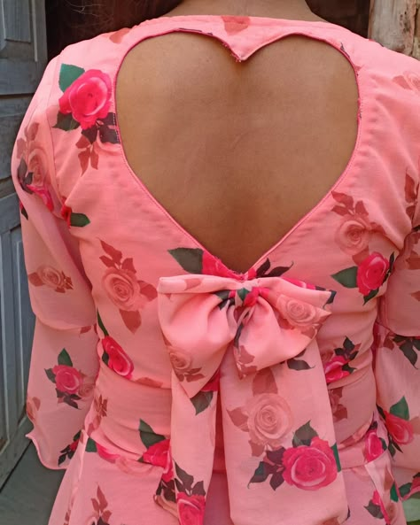 Heart Blouse Design, Heart Blouse, Back Neck Designs, Kurti Design, Sleeves Designs For Dresses, Blouse Neck, Blouse Neck Designs, Designs For Dresses, Stylish Dress Designs