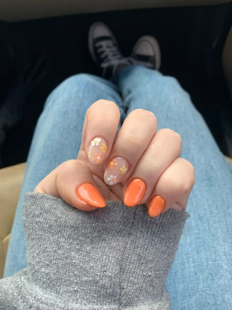 Spring Pastel Nails Simple, Basic Nails Not Acrylic, Orange Nail Designs Short Nails, Orange Spring Nails Acrylic, Summer Daisy Nails, Pastel Orange Nails Design, Cute Nails Orange, Dip Powder Nails With Designs Spring, Orang Nail