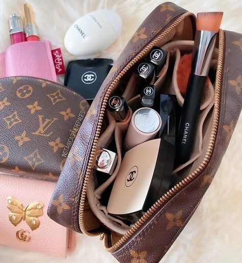 (paid link) Makeup bag has been expected consequently we can tell goodbye to the warning days! ... Yay for the thinkers of the beauty world! The Flat Lay Makeup bag is ... Aesthetic Vanities, Louis Vuitton Makeup Bag, Whats In My Makeup Bag, Fendi Purse, Top Designer Bags, Luxury Designer Bags, Eye Makeup Pictures, Gold Beauty, Fancy Makeup