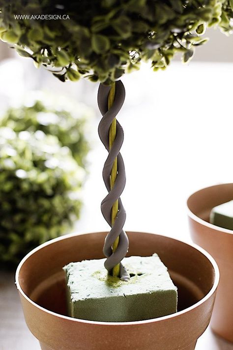 DIY+Topiary+Trees+From+Dollar+Store+Supplies Diy Topiary Trees, Diy Topiary, Topiary Centerpieces, Topiary Diy, Diy Home Decor For Apartments, Diy Dollar Tree Decor, Topiary Trees, Dollar Tree Decor, Dollar Tree Diy Crafts