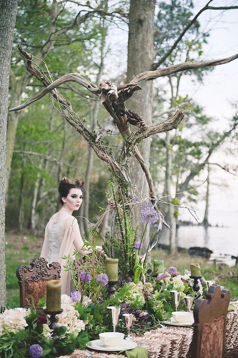 Driftwood wedding reception centerpiece | Bit of Ivory Photography & Palette of Petals | see more on: http://burnettsboards.com/2014/05/disneys-maleficent-inspired-wedding/ #centerpiece #unique Fall Fantasy Wedding, Maleficent Wedding, Sapphic Wedding, Maleficent Party, Wedding Styles Themes, Driftwood Wedding, Wedding Reception Centerpiece, Decorative Food, Fantasy Party