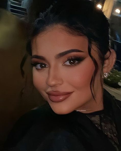 Unapproachable Makeup, Kylie Jenner Makeup Look, Kylie Jenner Makeup Tutorial, Cute Animal Character, People Model, Taylor Swift Icon, Looks Kylie Jenner, Kylie Makeup, Jenner Makeup