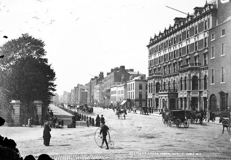 Amazing Vintage Photos of Everyday Life in Dublin in the late 19th Century Dublin Street, Grafton Street, Dublin Airport, Rare Historical Photos, Penny Farthing, Ireland Homes, Dublin City, Irish History, Vintage Everyday