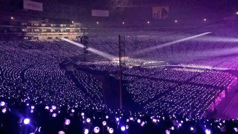 Biggest Stadium, Bts Official Twitter, Concert Crowd, Bts Official Light Stick, Bts Young Forever, Anime Ninja, Concert Aesthetic, Home Studio Music, Wembley Stadium