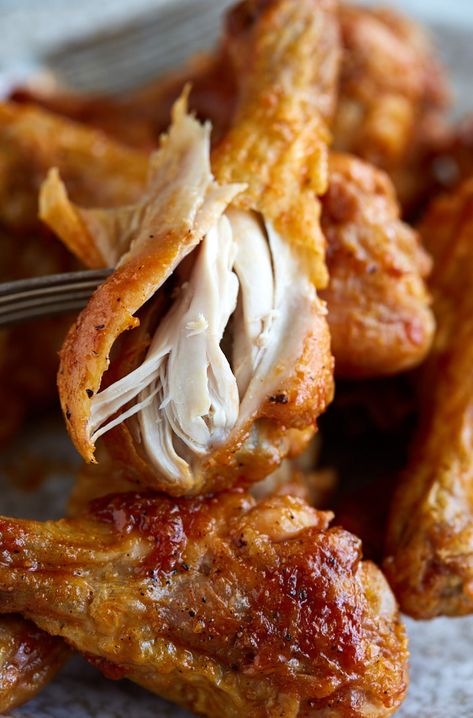 Chicken Leg Wing Recipes, Buffalo Chicken Legs In The Oven, Meals With Drumsticks, Chicken With Baking Powder, Crispy Drumsticks, Crispy Baked Chicken Drumsticks, Oven Baked Chicken Legs, Craving Tasty, Crispy Baked Chicken Wings