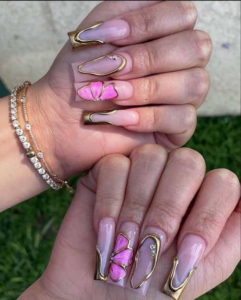 #nails #nailart #nailsofinstagram #naildesign Chrome Nails Designs, Sassy Nails, Girly Acrylic Nails, Short Square Acrylic Nails, Acrylic Nails Coffin Pink, Long Square Acrylic Nails, Short Acrylic Nails Designs, Gold Chrome, Pink Acrylic Nails