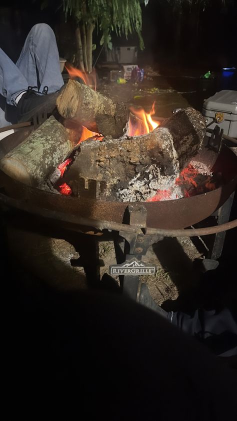 Fire Pit Aesthetic, Mexico Aesthetic, Mexico Pictures, Liqueur Drinks, Fake Pictures, Selfie Ideas Instagram, Vet Tech, Pretty Selfies, Book Of Life