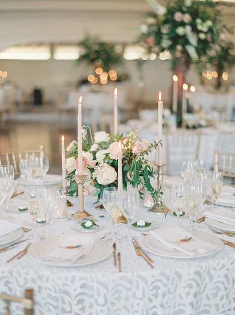 Wedding Tablescapes Round, Mendoza Wedding, Round Table Settings, Wildflower Weddings, Round Wedding Tables, Park Chateau, Round Table Decor, Fair Photography, Sonoma Wedding