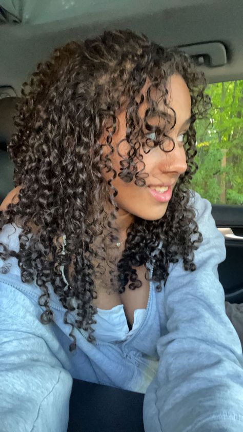 Relaxed Curly Hair, 3b Curly Hairstyles, 3b Hairstyles, Mrs Bella, Long Natural Curly Hair, Quick Curly Hairstyles, Curly Afro Hair, Curly Hair Inspo, Curly Hair Care Routine