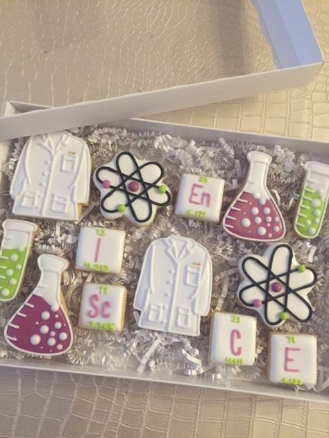 Laboratory Cookies Decorated, Biology Themed Cookies, Chemist Graduation Party, Lab Coat Cookies, Science Themed Cookies, Lab Themed Party, Chemistry Cookies Decorated, Biochemistry Graduation Party Ideas, Biology Grad Party