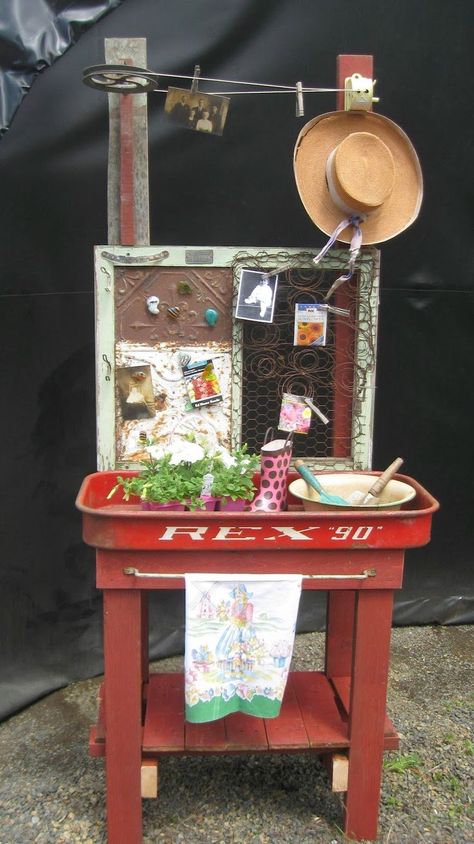 Upcycled Red Wagon Potters Table - AllCreated Garden Potting Bench, Potting Bench Ideas, Potting Tables, Potting Table, Old Wagons, Living Vintage, Radio Flyer, Red Wagon, Potting Bench