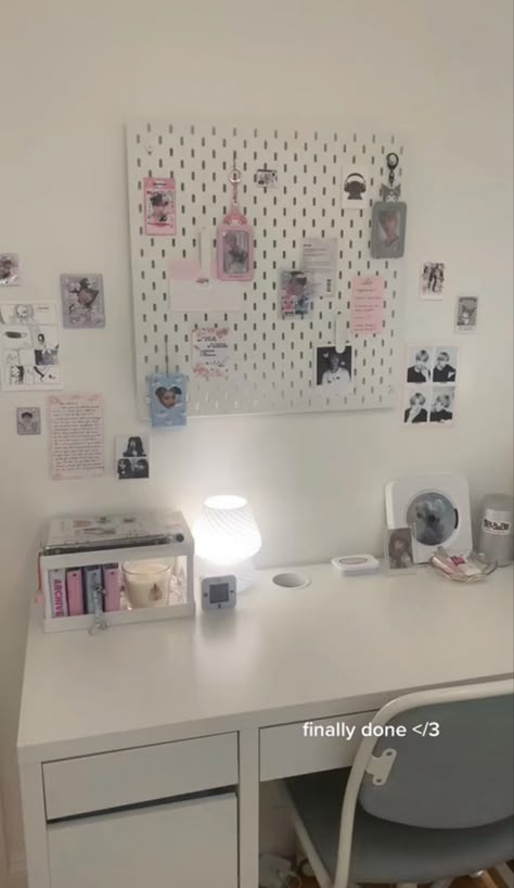 Bedroom Inspo Black, Kpop Desk, Desk Ikea, Ikea Pegboard, Albums Covers, Ikea Desk, Desk Inspo, Desk Inspiration, Desk Makeover