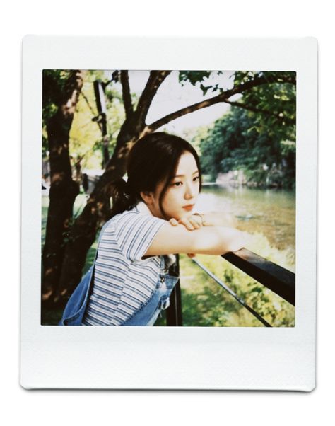 Jisoo Film Photo, Jisoo Polaroid Aesthetic, Jisoo Polaroid, Journal Icon, Polaroid Aesthetic, Film Polaroid, Photography Editing Apps, Instagram Story Filters, Jennie Jisoo