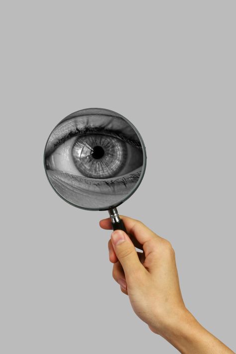 Eye Looking Through Keyhole, Magnifying Glass Photography, Eye Collage, Eye Pic, Funny Optical Illusions, How Met Your Mother, Glass Photography, Brain Art, Photoshop Design Ideas