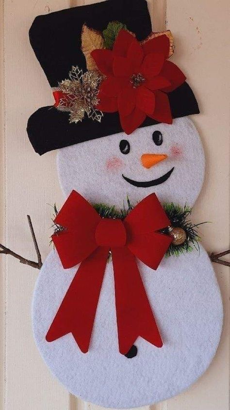 Diy Xmas Door Decorations, Cardboard Snowman Diy, Diy Christmas Decorations Snowman, Wooden Snowmen Crafts, Snowman Decorations Diy, Crismas Ideas Decoration, Christmas Crafts Diy Projects Unique, Diy Snow Man, Creative Snowman Ideas