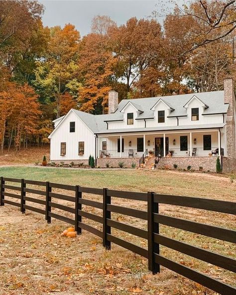 Farmhouse Black Windows Exterior, Cap Cod Style Homes Exterior, White Farmhouse Exterior With Brick, Timeless Exterior Home Design, Modern Country Home Exterior, Grand Farmhouse, Cottage Farmhouse Exterior, Houses Country, Barndominium Exterior